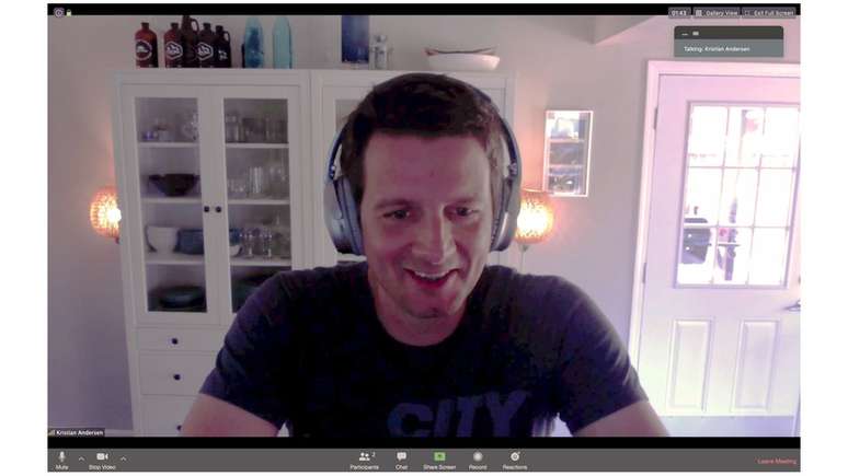 Professor Kristian Andersen est&aacute; vivendo e trabalhando em quarentena