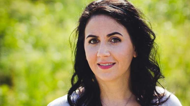 Hindman agora ensina escrita criativa na Universidade do Norte de Kentucky