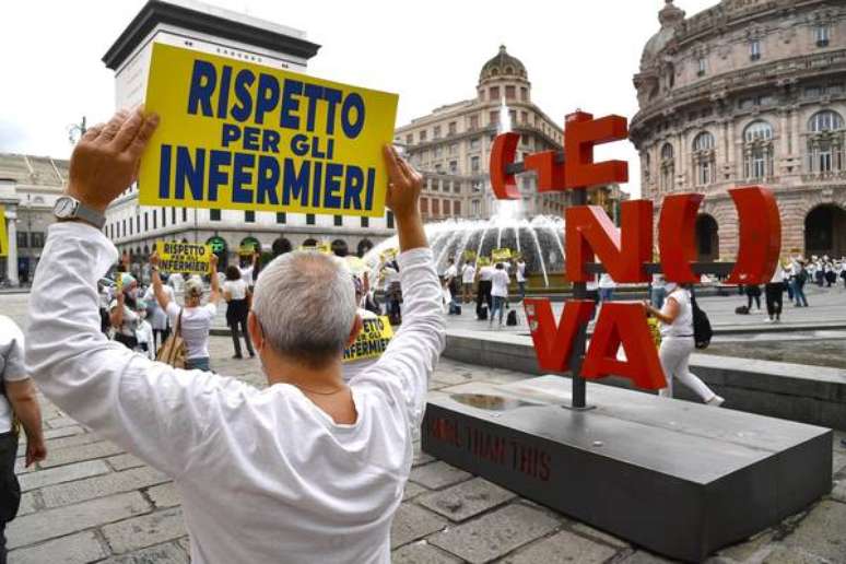 Protesto de enfermeiros por melhores condições de trabalho em Gênova, capital da Ligúria