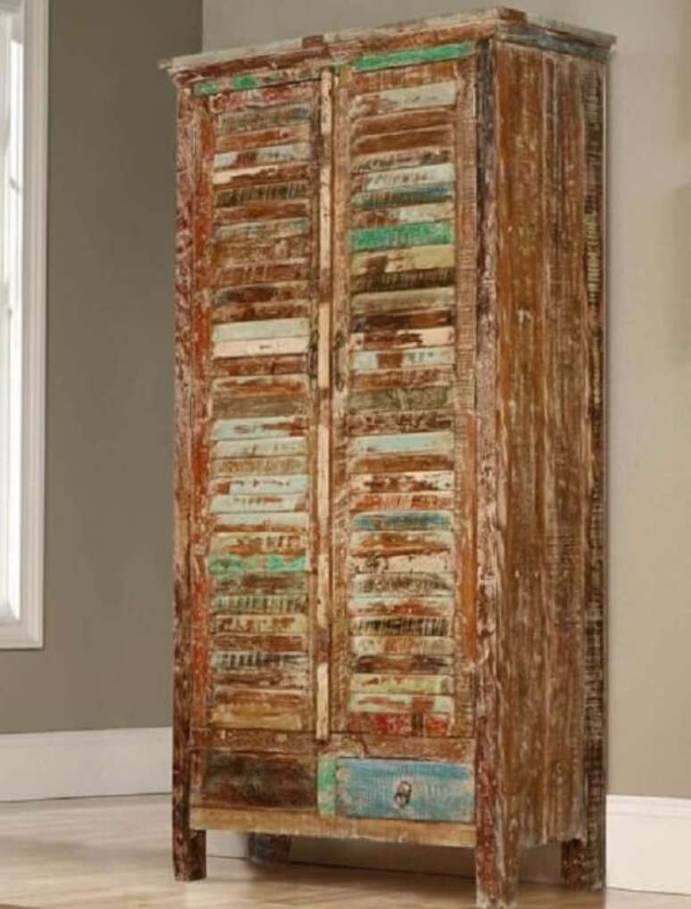 46. O guarda roupa de pallet se destaca na decora&ccedil;&atilde;o do quarto. Fonte: Pinterest