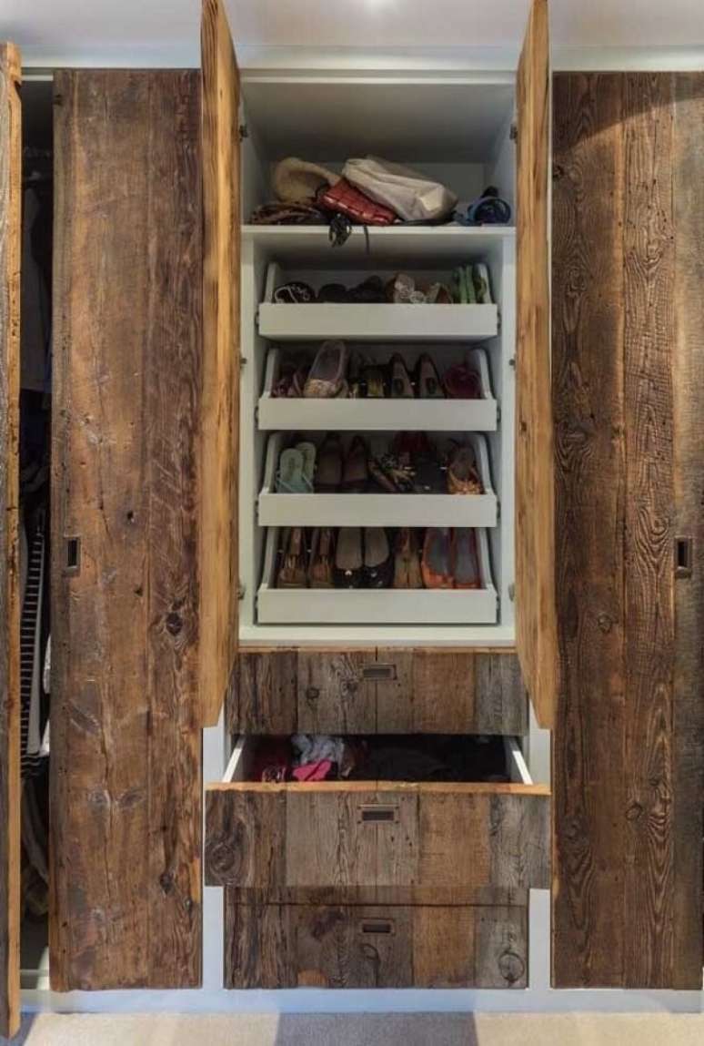 55. Invista em organizadores de gavetas para o seu guarda roupa de pallet. Fonte: Pinterest