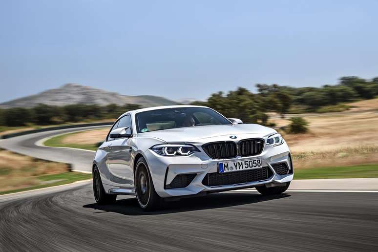 BMW M2 Competition é capaz de acelerar de 0-100 km/h em apenas 4,2 segundos.