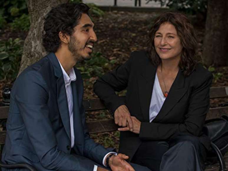 Catherine Keener e Dev Patel em &#039;Modern Love&#039; (2019)