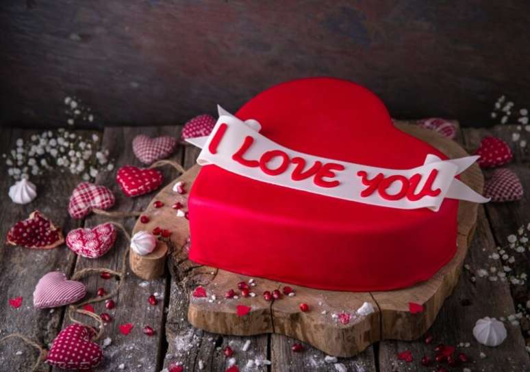Guia da Cozinha - 9 bolos perfeitos para surpreender no Dia dos Namorados