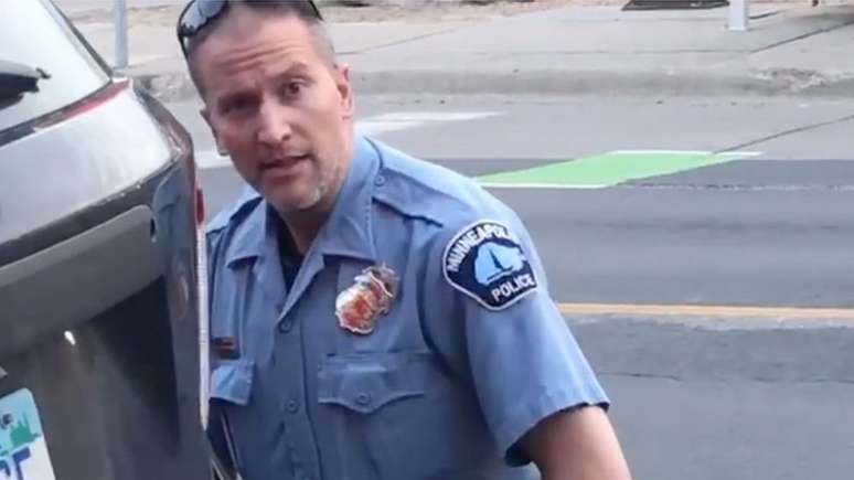 Maya Santamaria, ex-propriet&aacute;ria da boate onde Chauvin trabalhava na seguran&ccedil;a, disse que ele &agrave;s vezes perdia o controle