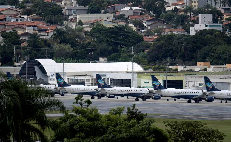Aeronaves da Azul no aeroporto da Pampulha, Minhas Gerais. 2/4/2020. REUTERS/Washington Alves