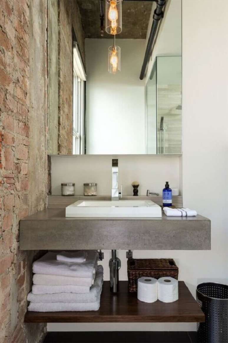 25. Banheiro rústico moderno decorado com parede de tijolo à vista – Foto: Pinterest