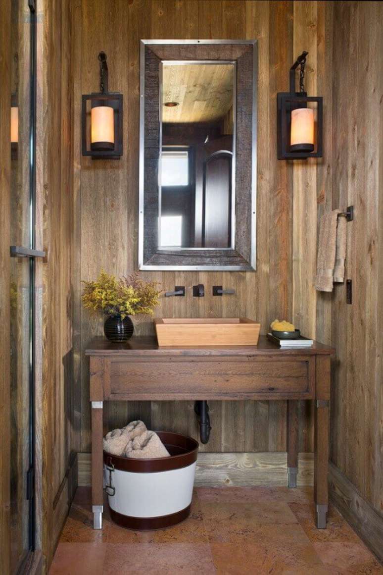 38. Invista na madeira para revestimentos de parede e móveis de banheiro rústico – Foto: Home Fashion Trend