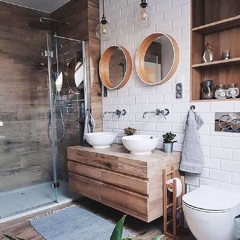 51. Modelo de arm&aacute;rio de banheiro r&uacute;stico suspenso combinando com espelhos redondos &ndash; Foto: Behance