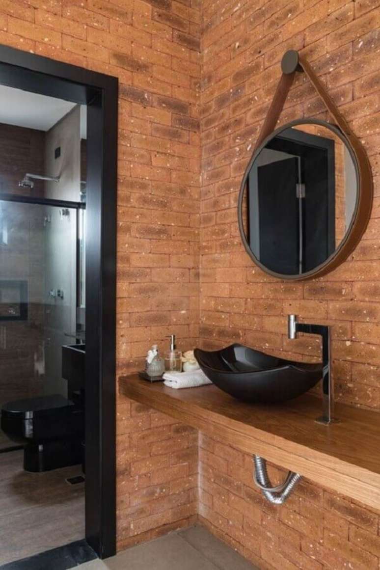 3. Ladrilho hidráulico, pedra, madeira e tijolo à vista são as melhores opções de revestimento de parede para banheiros rústicos – Foto: Pinterest