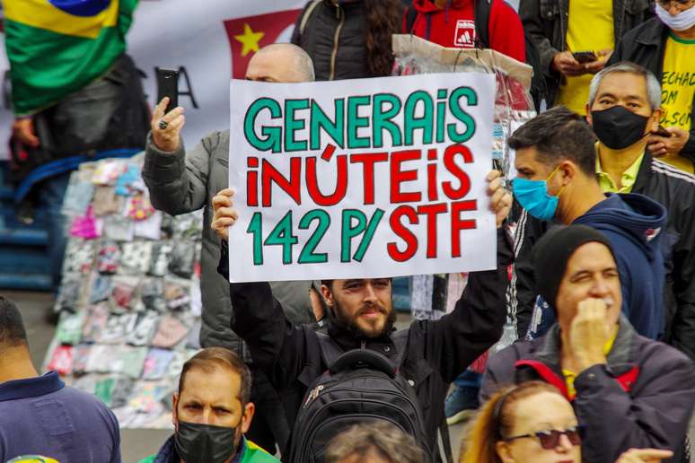 Manifestação em apoio ao presidente Bolsonaro e contra o governo paulista na avenida Paulista, em São Paulo