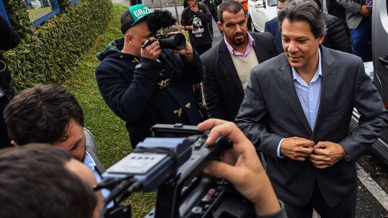 Haddad ascendeu no PT ocupando cargos de gestão a partir de 2001