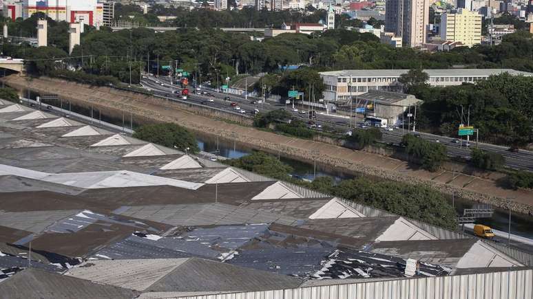 Vista aérea do Hospital de Campanha do Anhembi: enfermeira de unidade confessa temer novas invasões