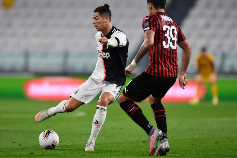 Craque português passou em branco na volta do futebol italiano (Foto: MIGUEL MEDINA / AFP)