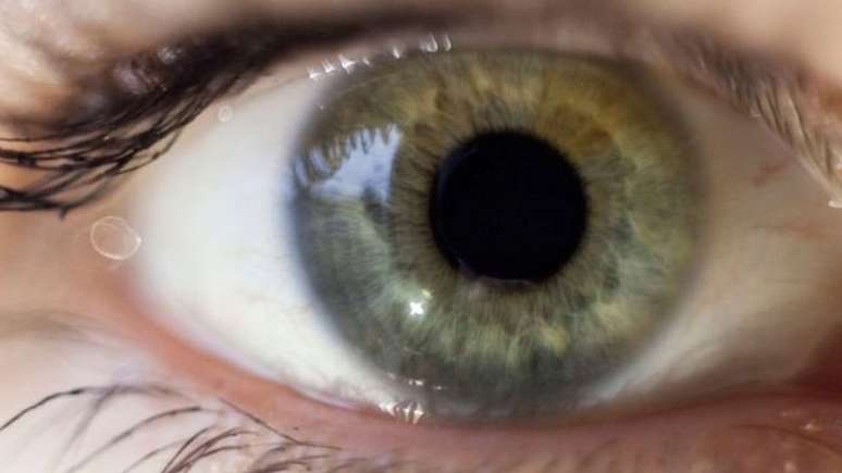 "A inven&ccedil;&atilde;o de Bath transformou a cirurgia dos olhos e fez com que o tratamento das cataratas fosse mais preciso", diz David Stewart, no livro "What is the big idea?" ("Qual a grande ideia?")