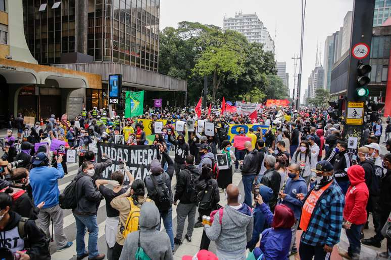 Manifestação contra o governo de Jair Bolsonaro e a favor da democracia na avenida Paulista