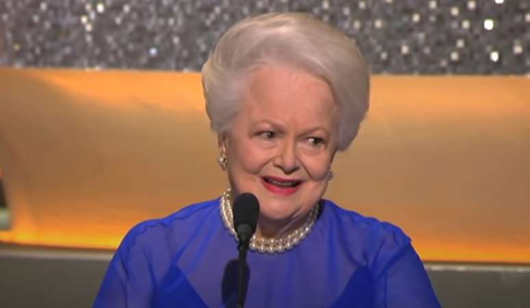 Olivia de Havilland aos 87 anos, em participação na 75ª cerimônia do Oscar, em 2003