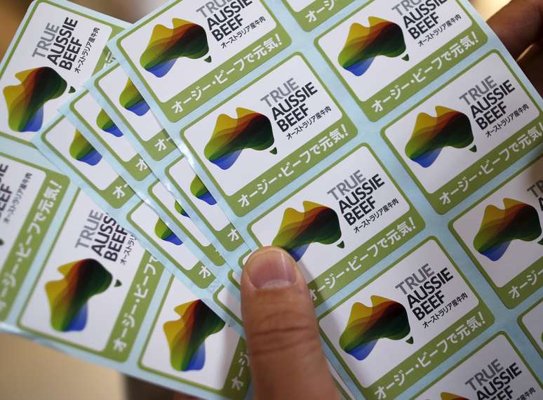 Selo que indica carne bovina proveniente da Austr&aacute;lia 
16/11/2015
REUTERS/Issei Kato