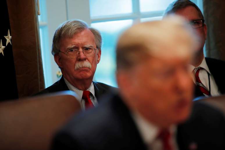 Ent&atilde;o conselheiro de seguran&ccedil;a nacional dos EUA, John Bolton, observa presidente dos EUA, Donald Trump
12/02/2019
REUTERS/Carlos Barria