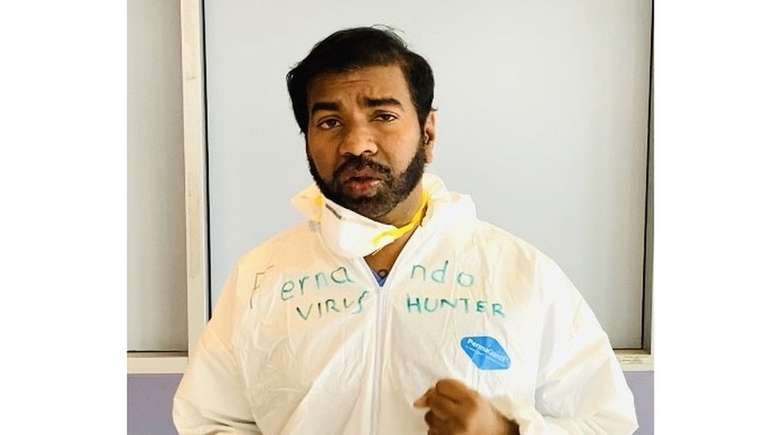 Médico Rajeev Fernando trabalha em uma emergência hospitalar em Nova York