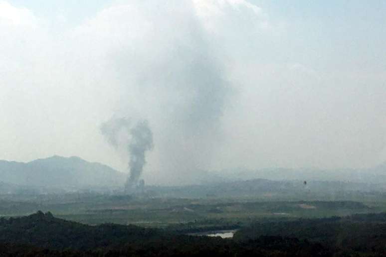 Fumaça é vista na área externa do complexo industrial de Kaesong
16/06/2020
Yonhap via REUTERS