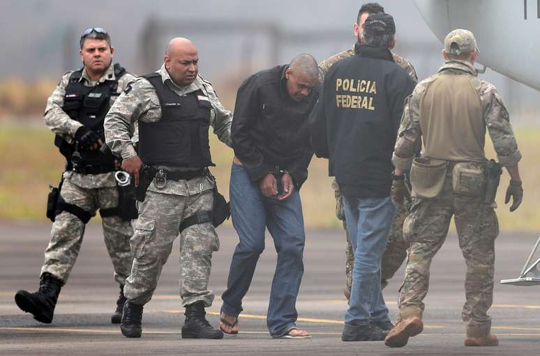 Adélio Bispo de Oliveira é escoltado por agentes da PF em aeroporto de Juiz de Fora (MG)
08/09/2018
REUTERS/Ricardo Moraes