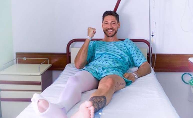 Angelo Rodrigues após a oitava cirurgia na perna: o drama virou incentivo para aproveitar melhor a vida
