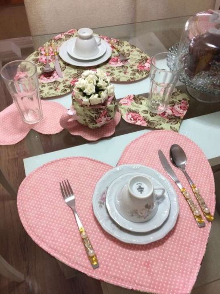 19. Jogo americano de tecido em formato de cora&ccedil;&atilde;o &ndash; Via: Pinterest