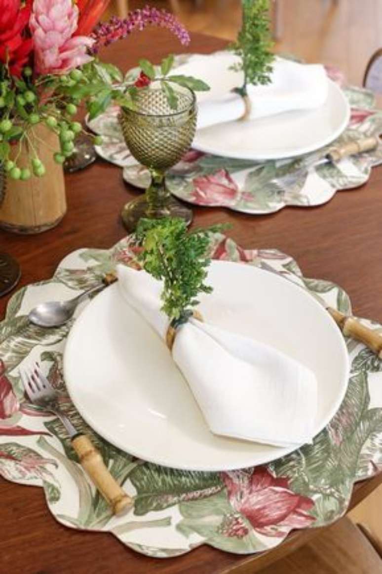 35. Jogo americano de tecido redondo &ndash; Via: Pinterest