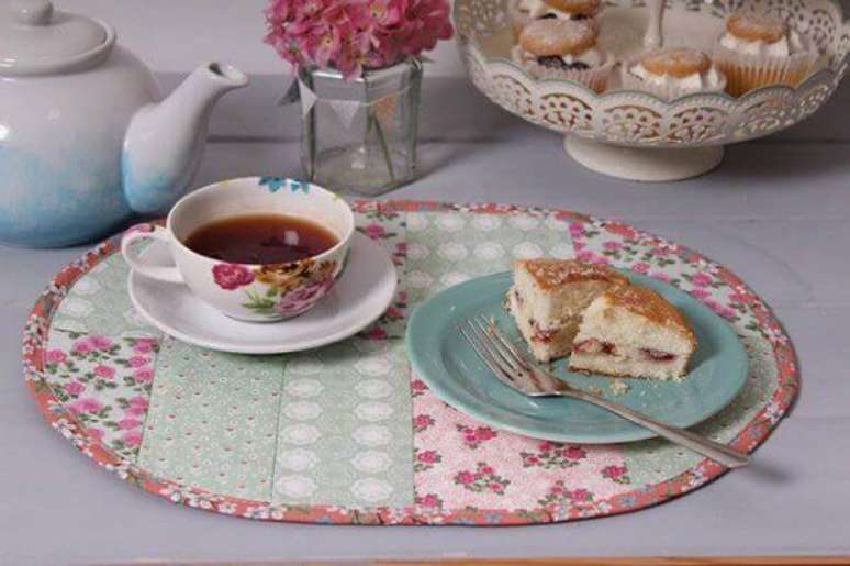 43. Jogo americano de tecido patchwork para caf&eacute; da manh&atilde; &ndash; Via: Pinterest