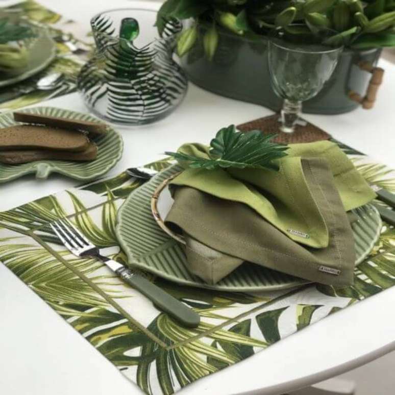 48. Jogo americano na mesa posta &ndash; Via: Mameg