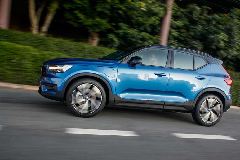 Com dois motores, XC40 T5 Plug-in Hybrid oferece 262 cv de potência.