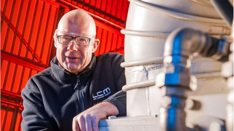 Ian Higgins &eacute; um dos poucos produtores de ligas de terra rara fora da China