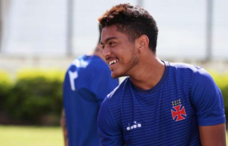 Evander com a camisa do Vasco (Carlos Gregório Jr/Vasco.com.br)