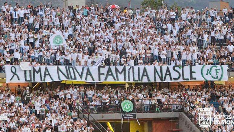 Torcida da Chapecoense após a tragédia.