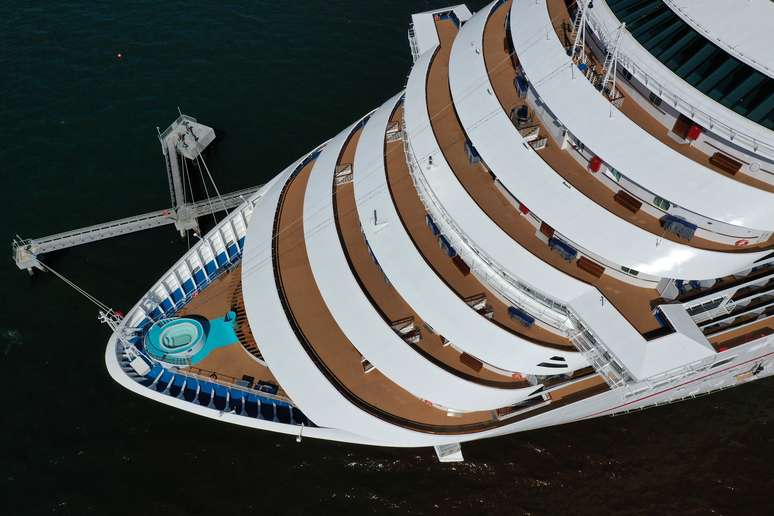 Navio de cruzeiro Carnival Panorama atracado em Long Beach, Calif&oacute;rnia, EUA, 16/04/2020 REUTERS / Lucy Nicholson