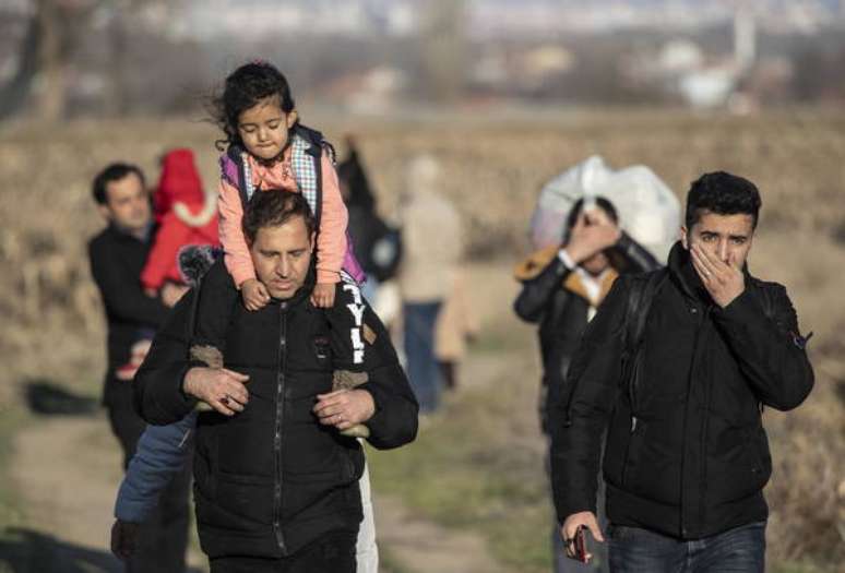 Refugiados sírios na fronteira entre Grécia e Turquia, em 28 de fevereiro