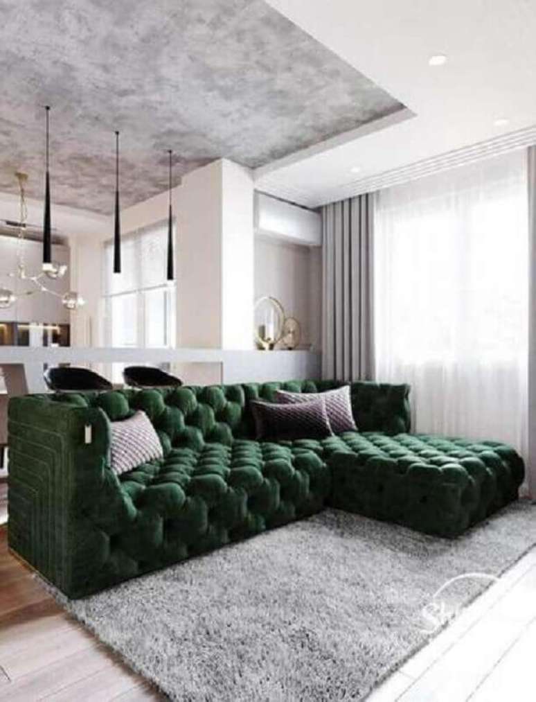 22. Lindo modelo de sofá para sala verde e cinza moderna – Foto: Pinterest