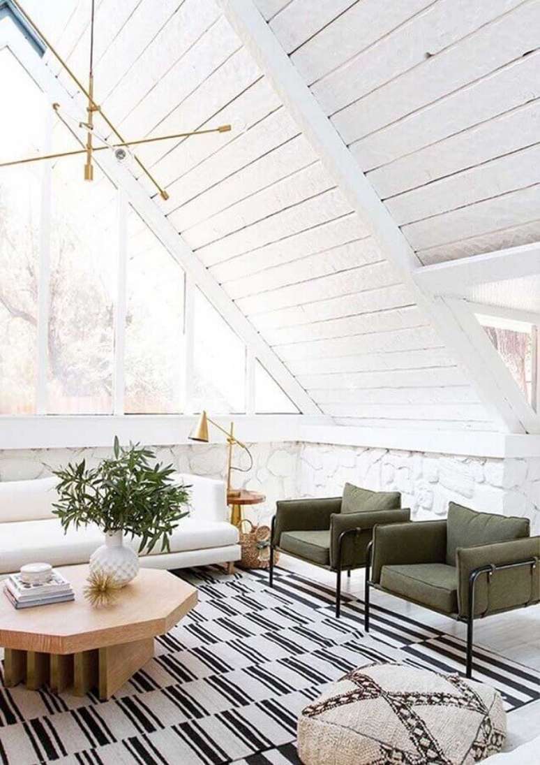 11. A sala verde e branca é um clássico que pode ser decorada em vários estilos – Foto: Apartment Therapy