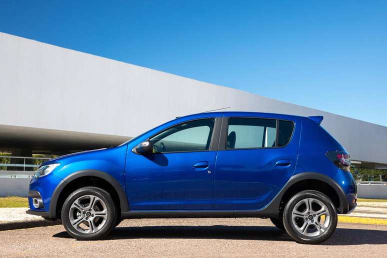 Rodas de liga leve de 16" na vers&atilde;o 1.6 e de 15" na vers&atilde;o de entrada.