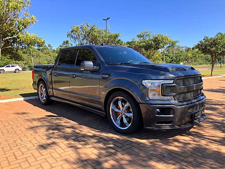 Esta F-150 é considerada a caminhonete mais rápida do mundo: 0-100 km/h em 3,4 segundos.