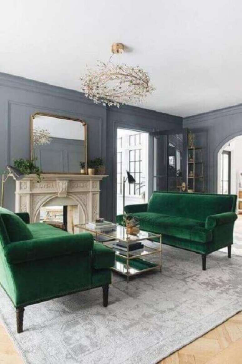 9. Decoração clássica e sofisticada para sala verde e cinza – Foto: Pinterest