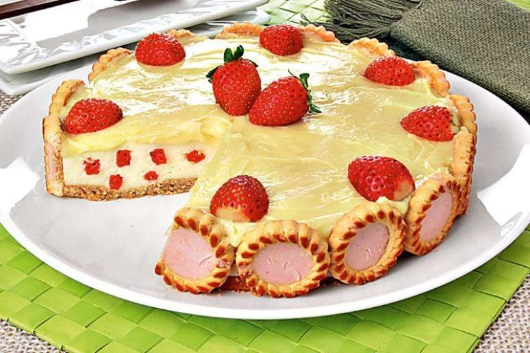 Guia da Cozinha - 13 Receitas de torta de morango para ter uma sobremesa incr&iacute;vel