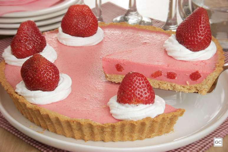 Guia da Cozinha - 13 Receitas de torta de morango para ter uma sobremesa incr&iacute;vel