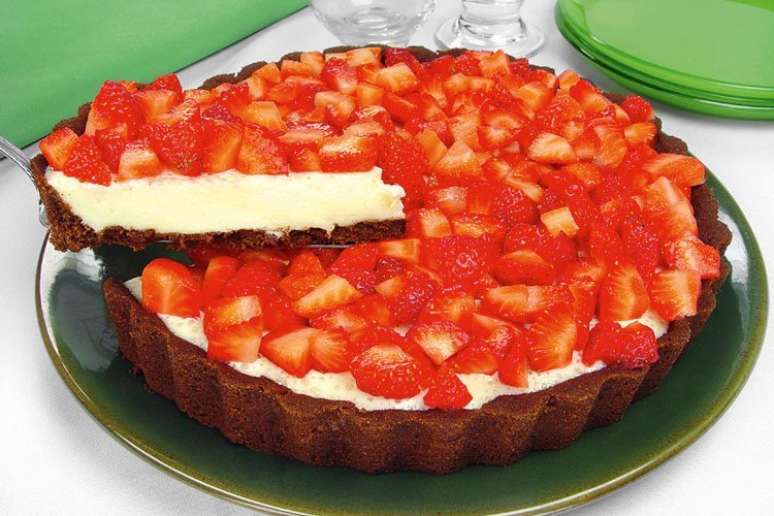 Guia da Cozinha - 13 Receitas de torta de morango para ter uma sobremesa incr&iacute;vel