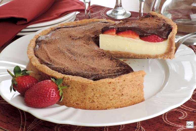 Guia da Cozinha - 13 Receitas de torta de morango para ter uma sobremesa incr&iacute;vel