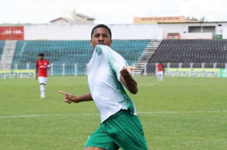 Davó com a camisa do Guarani