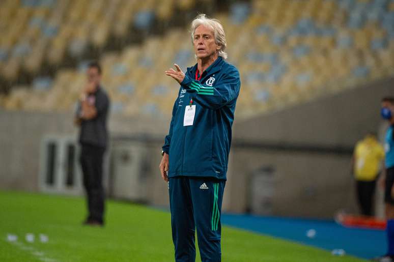 Jorge Jesus orienta o Flamengo em jogo contra o Bangu