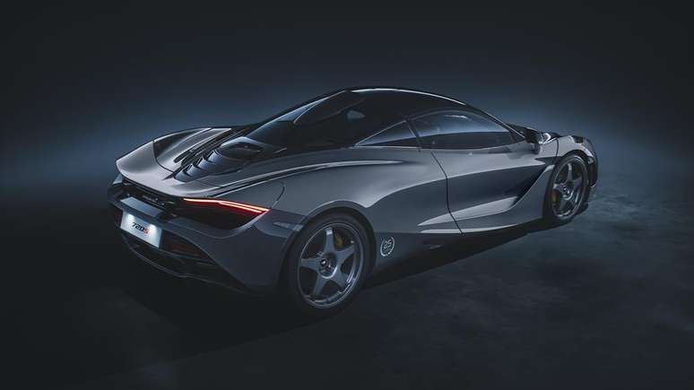 720S Le Mans tem motor central 4.0 com 730 cv. V8 biturbo leva o carro de 0-100 km/h em 2,9 segundos.