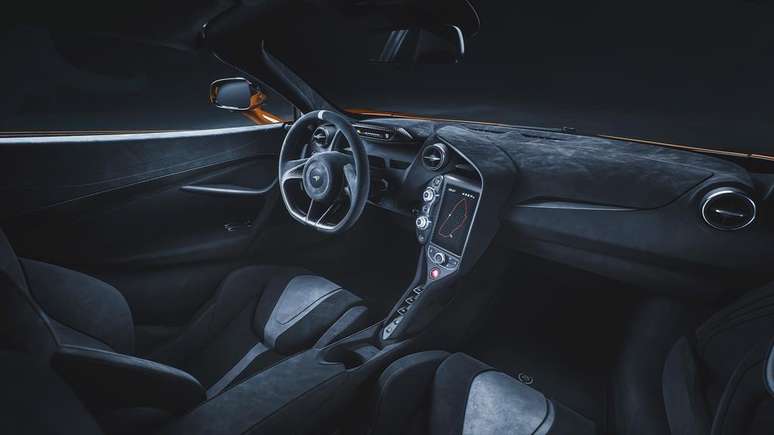 Interior do McLaren 720S Le Mans tem todos os ingredientes de um carro de corrida.